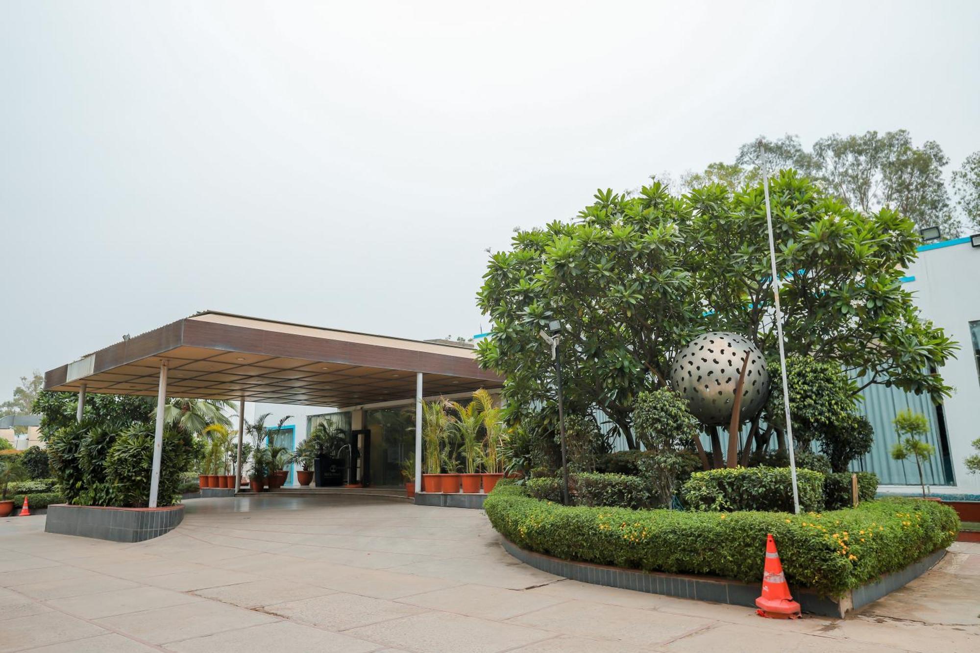 Bel-La Monde Hotel Chhattarpur South Delhi New Delhi Exterior photo
